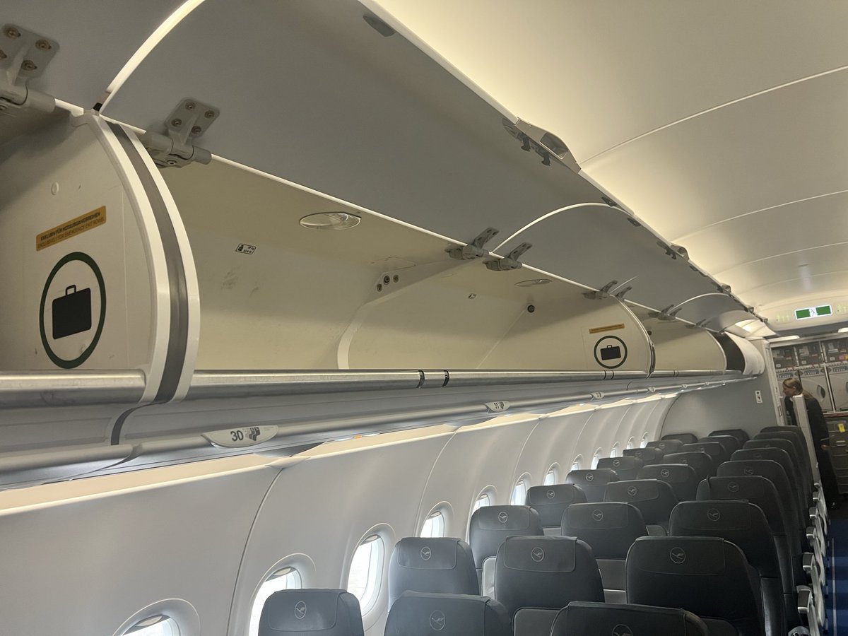 ElizabethSchwin's tweet photo. @lufthansa I was forced to gate check my carry on roller bag because, according to your gate agent, the overhead bin space was already full. Does this look full?? https://t.co/UOqB8rGBiz