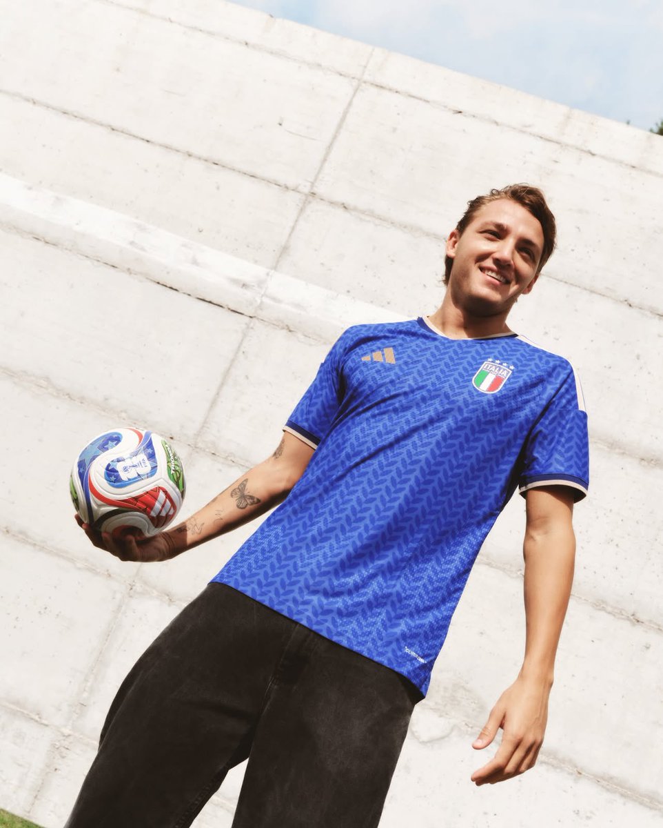 mnbrQadsiah's tweet image. ماتيو ريتيغي من جلسة تصوير طقم منتخب ايطاليا 💙

#القادسية | #MQ