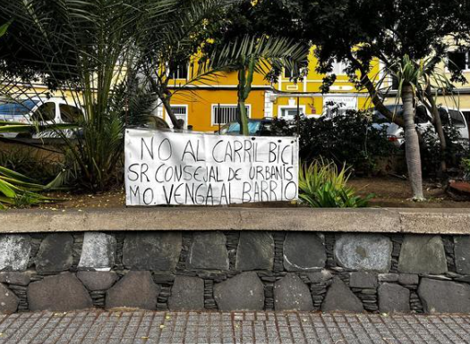 Carriles-bici sí. Pero arriesgando la seguridad de las personas, no.

europapress.es/islas-canarias…