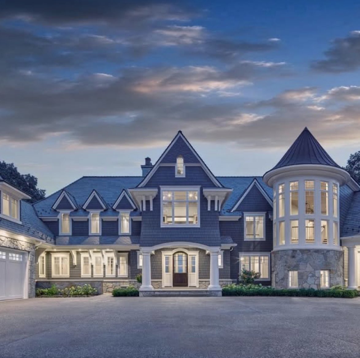 JPCHomebuilder's tweet image. Your home should tell your story. At JPCraig Custom Home Builders, we craft one-of-a-kind homes that reflect your unique style and vision. From the first sketch to the final touch, every detail is tailored to you—no templates, no limits.

#CustomHomes #UniqueDesign 1/2