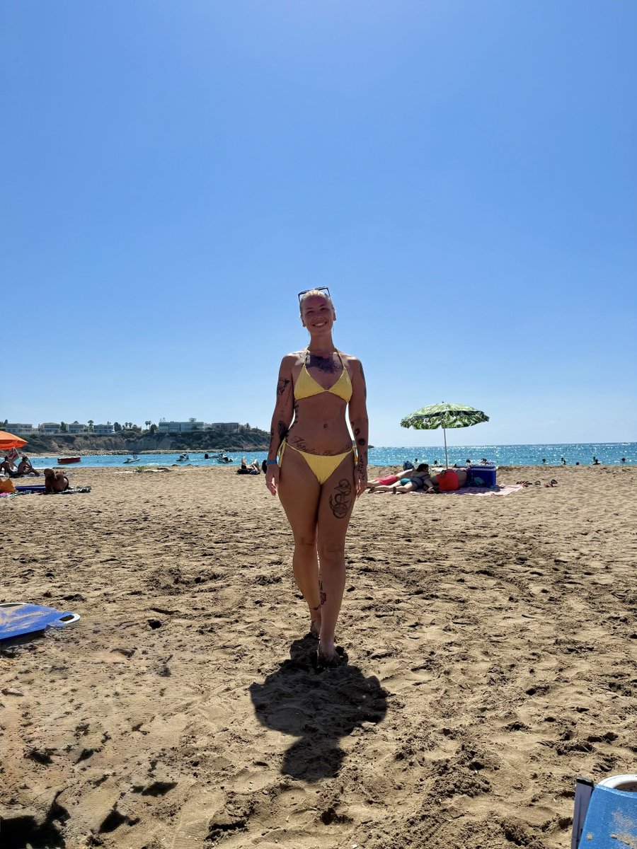 Adithebaddyy's tweet image. 32 trips around the sun. ☀️🎉🎁

Here’s a pic of when I was actually in the sun and not poorly. 😷