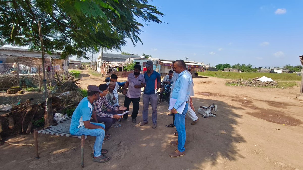 collectorgirsom's tweet image. મતદારયાદી સુધારણા કાર્યક્રમ(SIR) અંતર્ગત Nodal Officer ધ્વારા તાલાલા તાલુકાનાં જાંબુર અને ચિત્રાવડ ખાતે Tribal Electors માટે જાગૃતતા કેમ્પનુ આયોજન કરવામાં આવેલ,જેમા SIR વિશે અને  SIR ગણતરી ફોર્મ ભરવા માટે જરૂરી માર્ગદર્શન આપવામાં આવ્યું.
@CEOGujarat @ECISVEEP @InfoGirsomnath