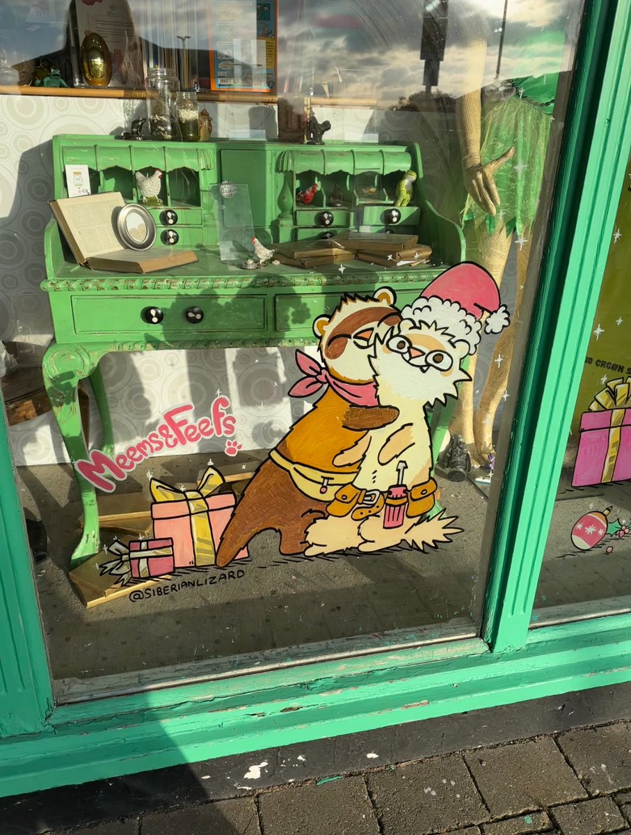 Painted these two festive furry noodles at the <a href="/chickenandfrog/">Chicken & Frog</a> bookshop in Brentwood! This bookshop’s an absolute gem - worth the trip even if you’re not local (perfect spot for Xmas shopping too)