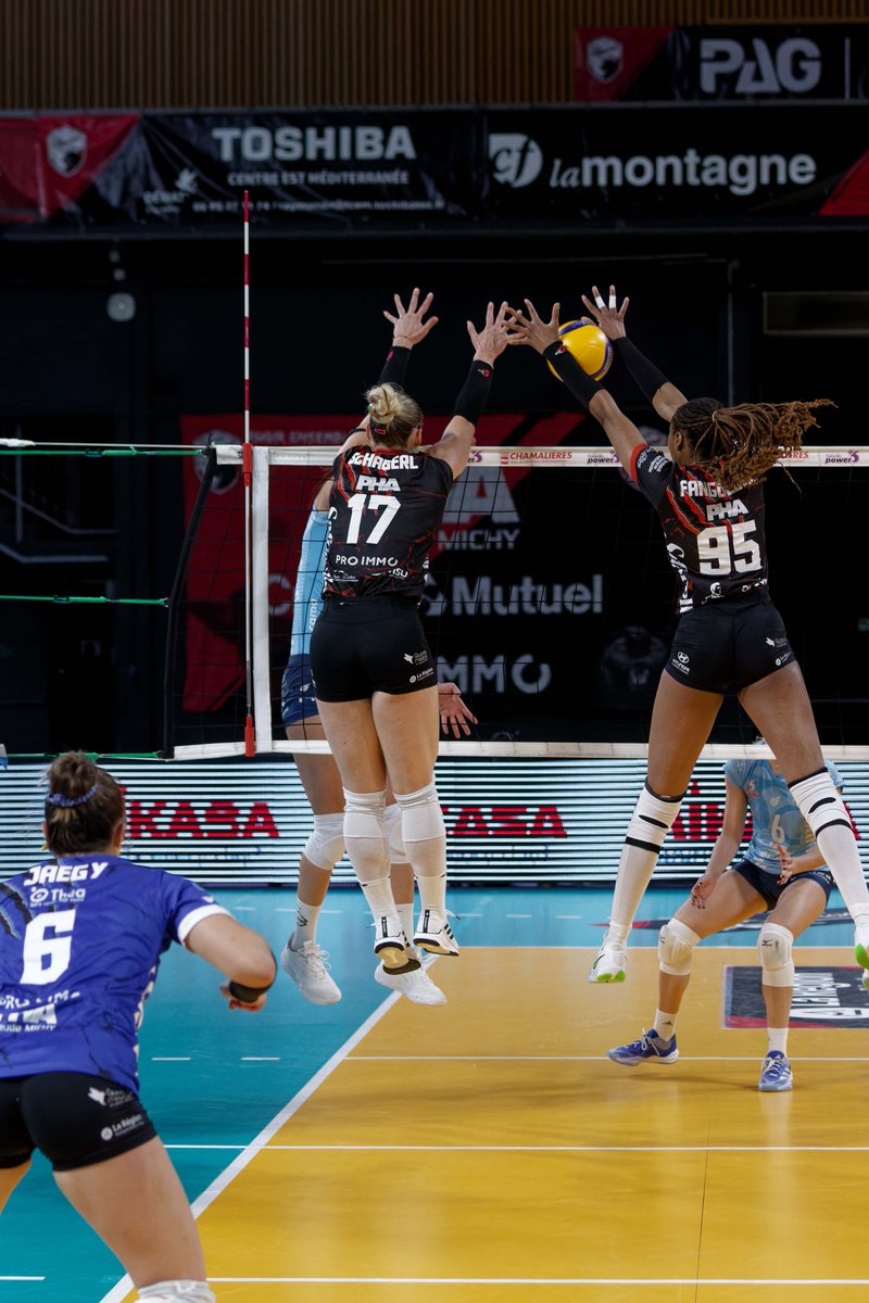 Chamalières fait rugir la Maison des Sports face à Évreux 🔥🚀 

Le  Volley-Ball Club Chamalières a offert à son public une belle victoire  samedi face à une équipe  d’Évreux accrocheuse.

📰 Lire l'article complet : urlr.me/RwJV9x