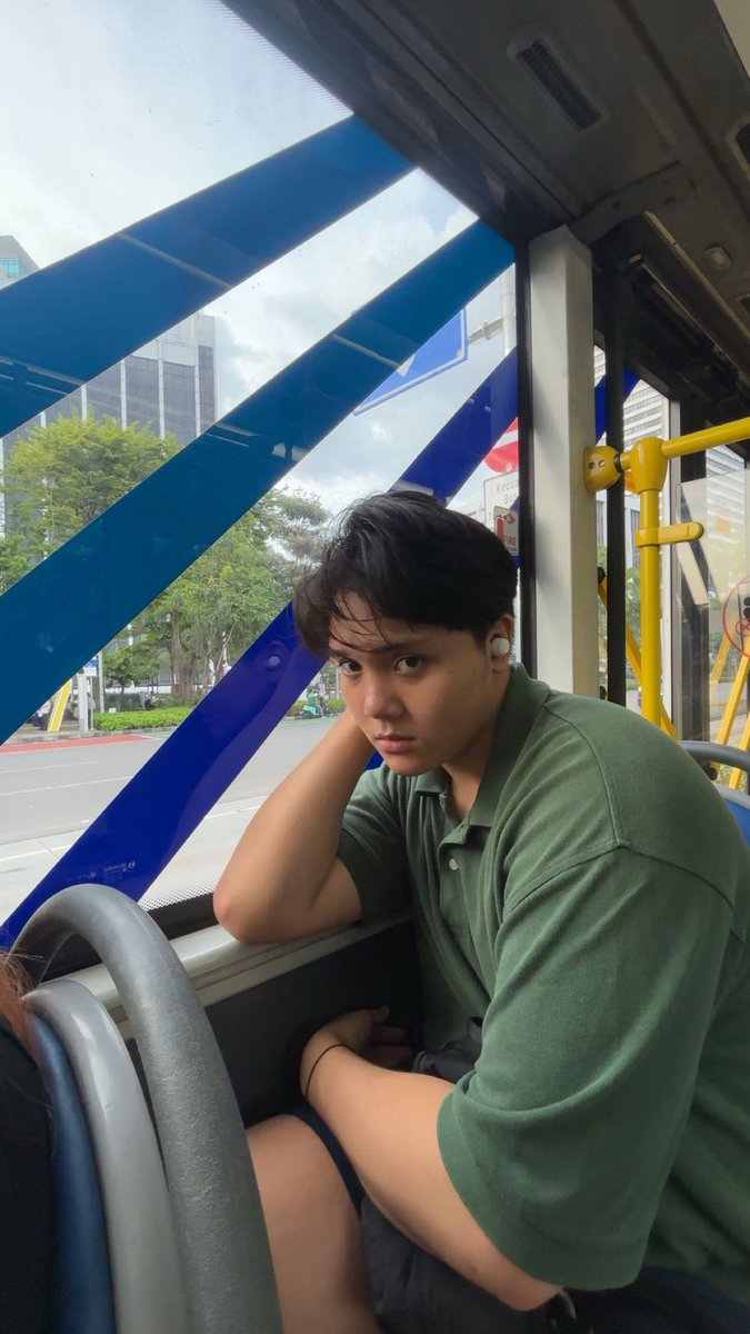 sunrayyn's tweet image. muka2 ga dikasih balon