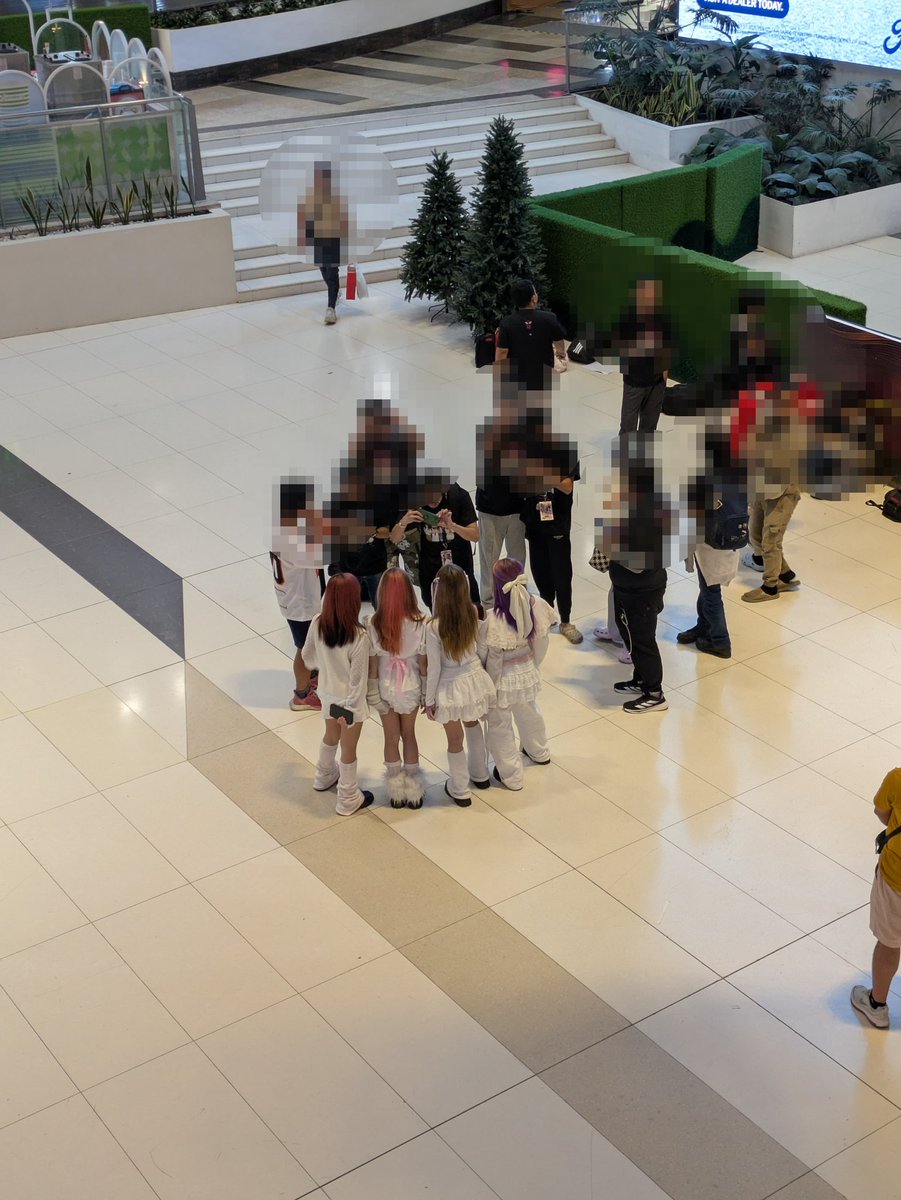 passcodedeboy's tweet image. 現地のアイドルかな🤔
DIV9というグループらしい🤔
P-popというジャンル🤔