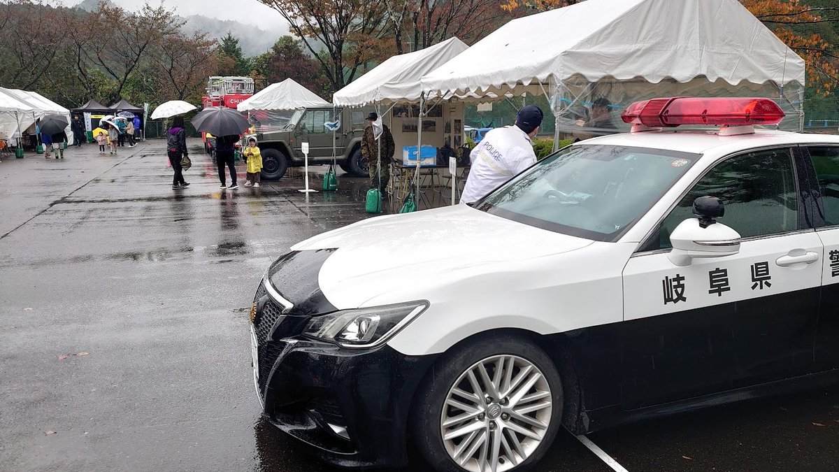 PCM8's tweet image. 美濃市の台山ヒロックで開催の美濃市総合フェア 2025行ってきました。
ステージ前では６日前に当選し就任したばかりの
美濃市の新市長が、寒い中ぽつんとステージ前に立って観戦していましたｗ（写真中央のスーツの人） #美濃市総合フェア