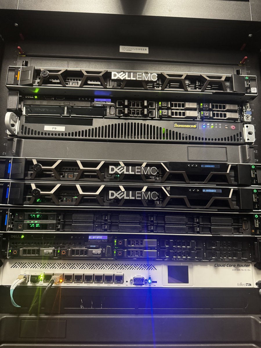 NolanMetayer's tweet image. Nouveau client en Housing aujourd’hui 🚀
Plusieurs serveurs DELL 512 GB RAM / Xeon Gold viennent de rejoindre notre datacenter Equinix PA5 à Paris 🇫🇷

Bienvenue à @OneHeberge 🤝 

#Hosting #Datacenter #Dell
