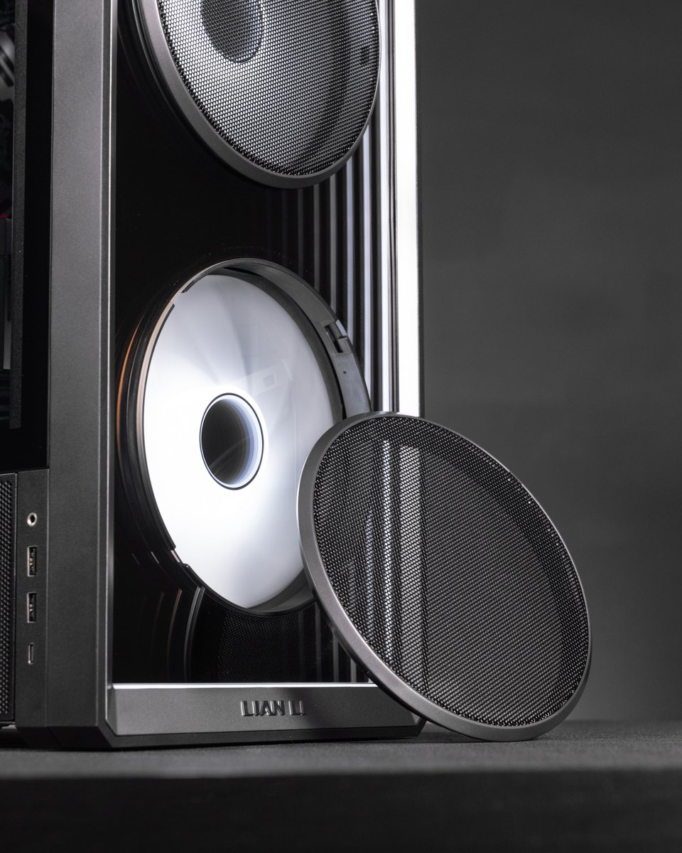 mr_matt_lee's tweet image. Airflow &amp;amp; Aesthetics Collide 😮‍💨 Check out my latest build featuring the new Lian Li Lancool 217 Infinity. Two huge 170mm front fans cut into a glass panel with infinity lighting. This one hits hard! Watch the full build video 👉 youtu.be/aqAReqFExVQ

@GlobalLianli #pcbuild