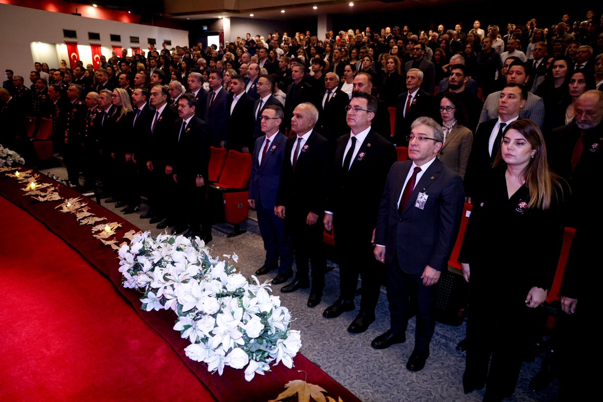 🇹🇷 Sabancı Kültür Merkezi’nde Atatürk’ü Anma Programı Gerçekleşti

Cumhuriyetimizin kurucusu Ulu Önder Gazi Mustafa Kemal Atatürk, ebediyete irtihalinin 87’nci yıl dönümünde, İzmir Valiliği ile İl Millî Eğitim Müdürlüğü iş birliğinde Dokuz Eylül Üniversitesi Sabancı Kültür