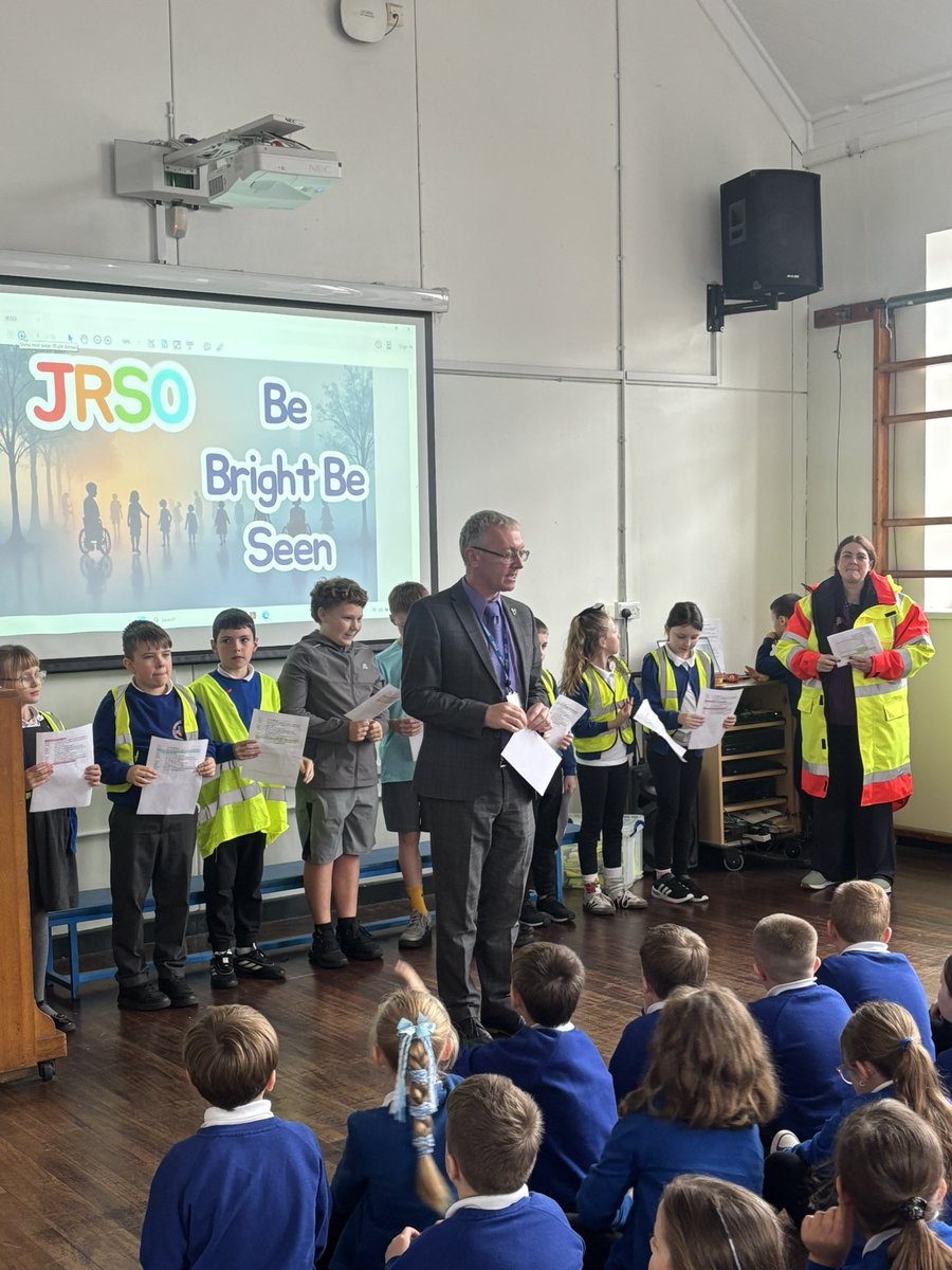 The JRSO’s challenged pupils to spot the dangers and taught us new ways to protect ourself by wearing bright, reflective clothing to keep ourselves safe while travelling. 

Da iawn pawb! 💡🚧🛣️🚦⚠️