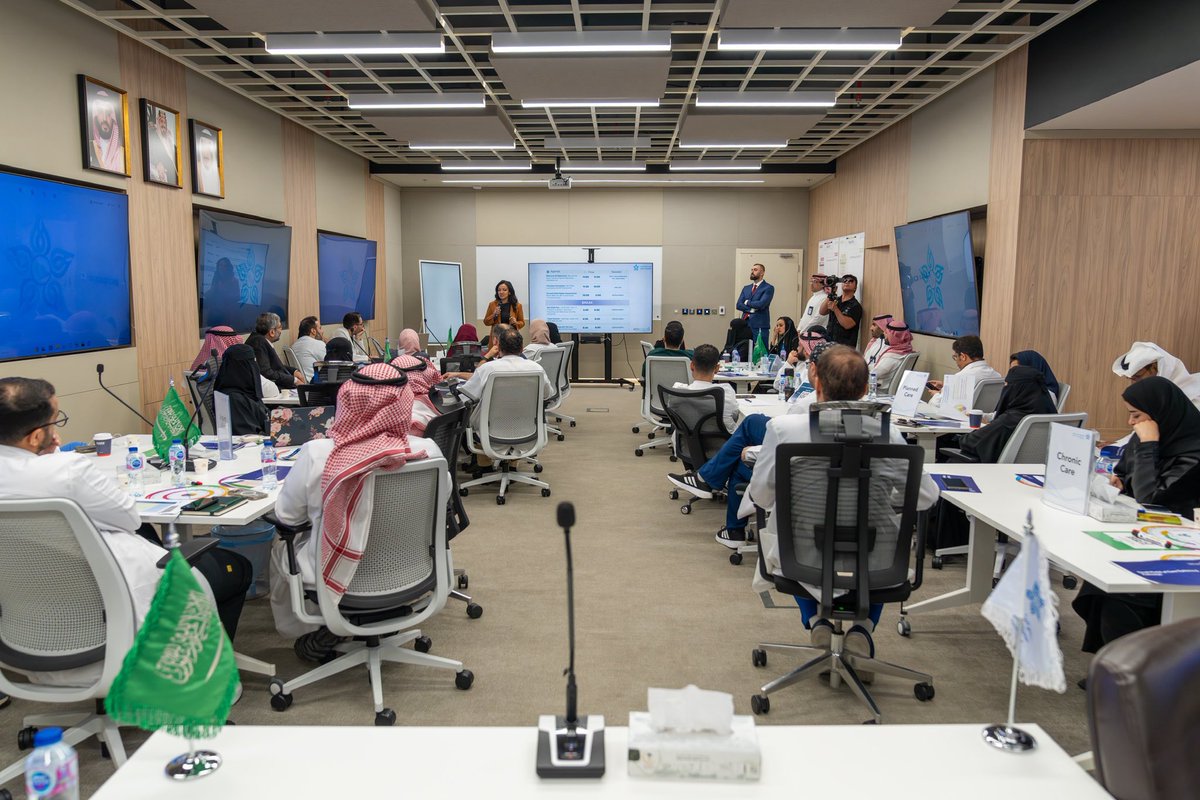 " تسريع النتائج بنهج الفرق" 
ورشة عمل تستعرض بخطواتها المتسارعة
#نموذج_الرعاية_الصحية_السعودي
بمشاركة وحضور شركة الصحة القابضة، بهدف مواءمة الجهود وتحديد خارطة طريق 2026، بما يدعم رحلة #برنامج_تحول_القطاع_الصحي  ويعزّز جودة الرعاية الصحية للمستفيدين
#تجمع_الرياض_الصحي_الثاني