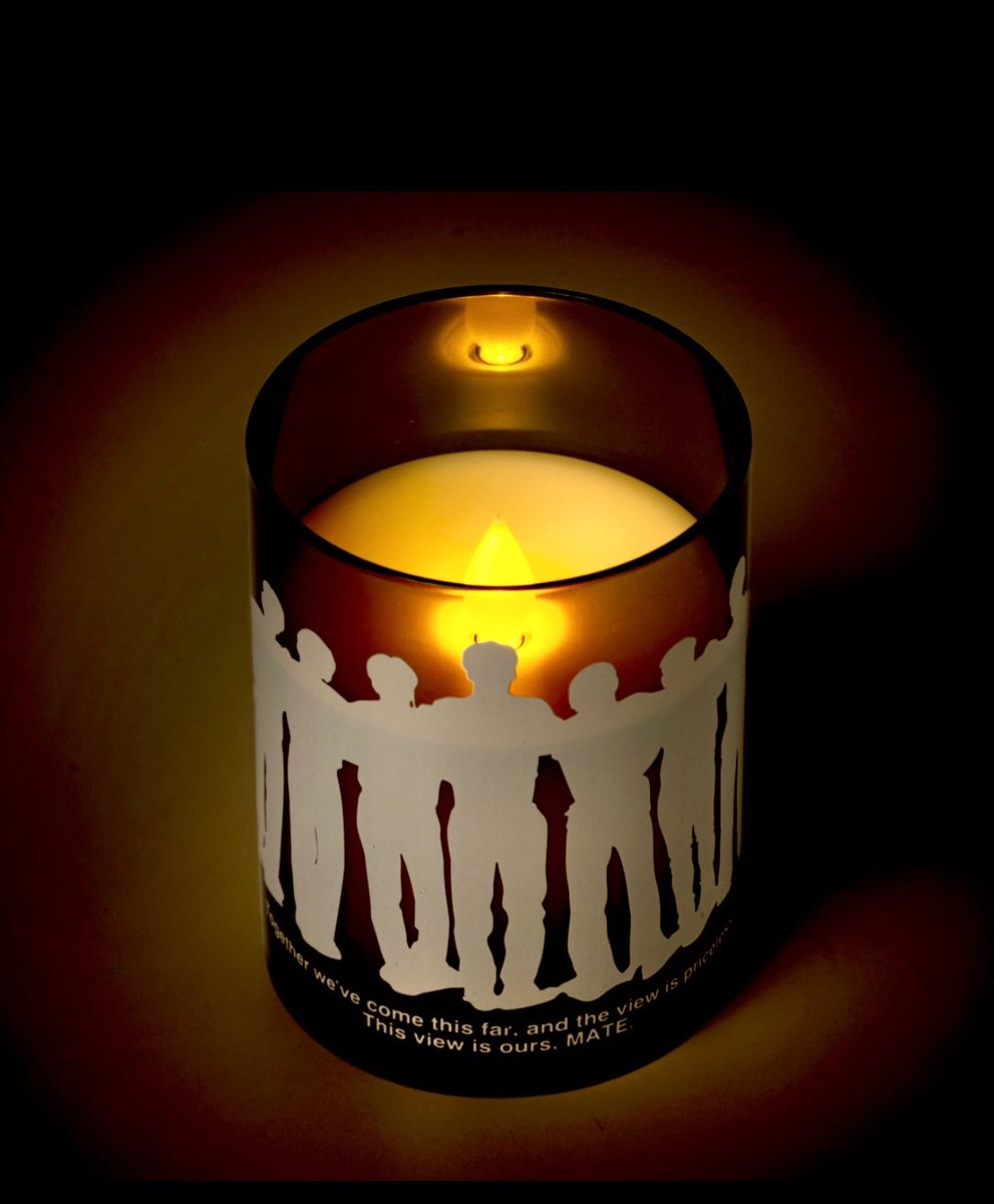 elly24soul's tweet image. 11.10
数が限られていますが
追加販売ようやく出来ました🌹

このキャンドルの意味をお伝えします

6人でのライブだけど7

僕たちが光を見ているのですが
その光の先にMATEの薔薇がある
裏を見てみてください
7⇨光⇨MATE

その光で皆の生活や部屋
キャンドルとしても灯せたら良いなとゆう…