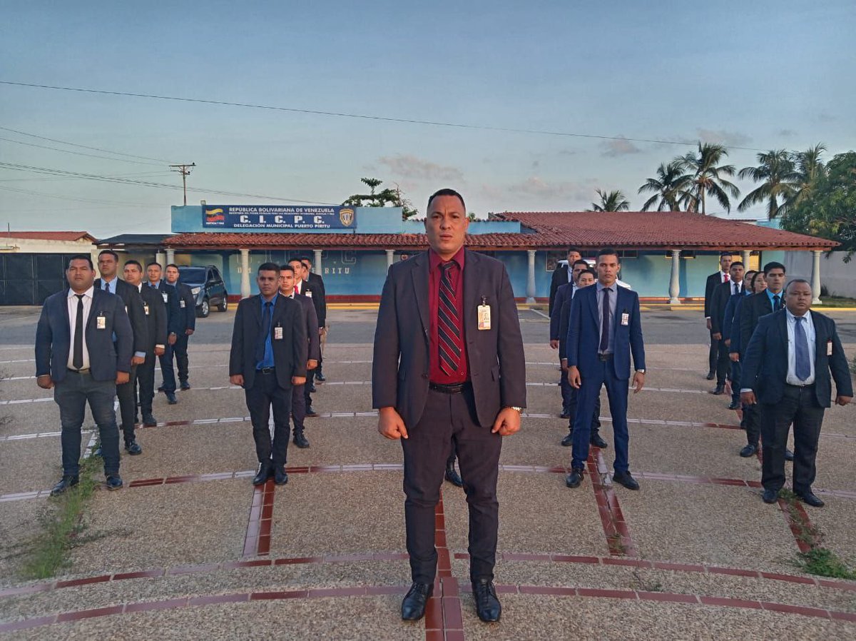 Cicpc294's tweet image. Izamiento de Banderas y entonación de los Himnos Nacional e Institucional.

Gerentes y talento humano adscritos a la Delegación Municipal Puerto rindieron honores a los símbolos patrios. #Cicpc