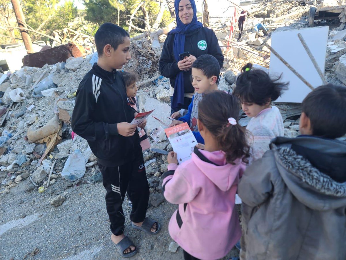 NPA_Lebanon's tweet image. Our EORE team works tirelessly to raise community awareness about the dangers of unexploded ordnance and remnants of war.Through interactive sessions and practical guidance,they help communities stay safe and protect their loved ones
#EORE #MineAwareness #CommunityProtection #NPA