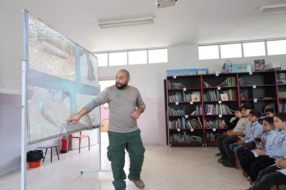 NPA_Lebanon's tweet image. Our EORE team works tirelessly to raise community awareness about the dangers of unexploded ordnance and remnants of war.Through interactive sessions and practical guidance,they help communities stay safe and protect their loved ones
#EORE #MineAwareness #CommunityProtection #NPA