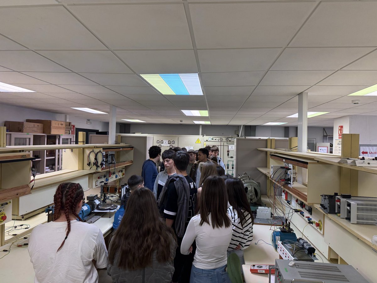 retrotrafo's tweet photo. Today GITEP group welcomed students as part of the Science Week at @unican.
We ran the activity “Journey Inside Power Transformers” with 40 students (ages 16–18) from IES Marqués de Manzanedo (Santoña).
This activity is part of the #RETROTRAFO project funded by @MSCActions. 🔋⚡️ https://t.co/zFVd40DtSN