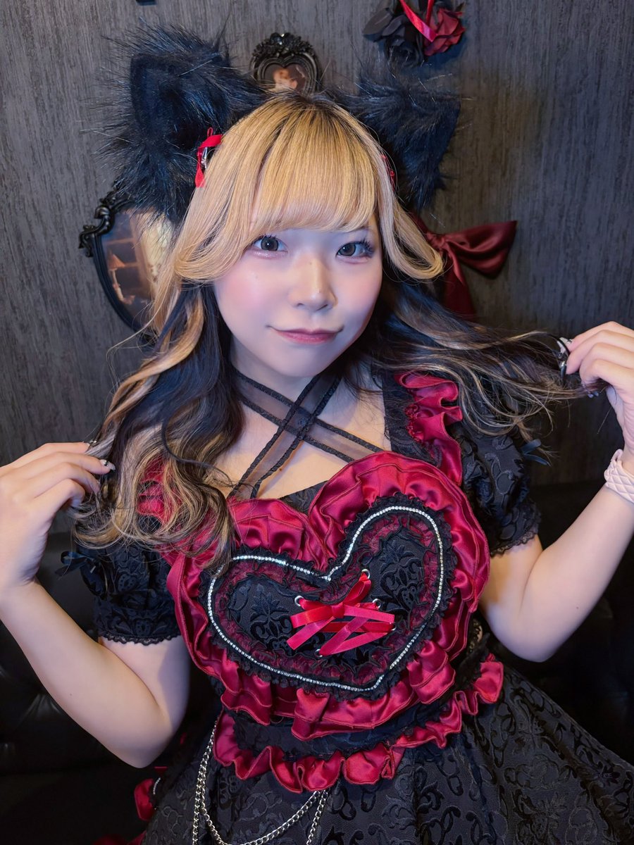 りゔちゃんが店長のお店 
Bloody Sugar ((<a href="/bloody__sugar/">Bloody Sugar</a> ))のレセプションにお邪魔してきたよ~~🌹

内装も制服もめちゃくちゃ可愛かった😈

みんな遊びに行こ~~🥀
ゲスト出勤させて下さい‼️‼️‼️