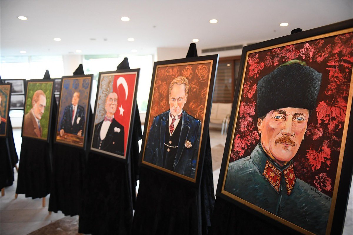 📍Ordu Kültür Sanat Merkezi

📌10 Kasım Sergisi

Valimiz Sayın Muammer Erol, çelenk sunma töreninin ardından Altınordu Belediyesi tarafından hazırlanan “Atatürk” konulu resim ve fotoğraf sergisinin açılış programına katıldı. İl Müdürümüz Sayın Uğur Toparlak sergide hazır bulundu.