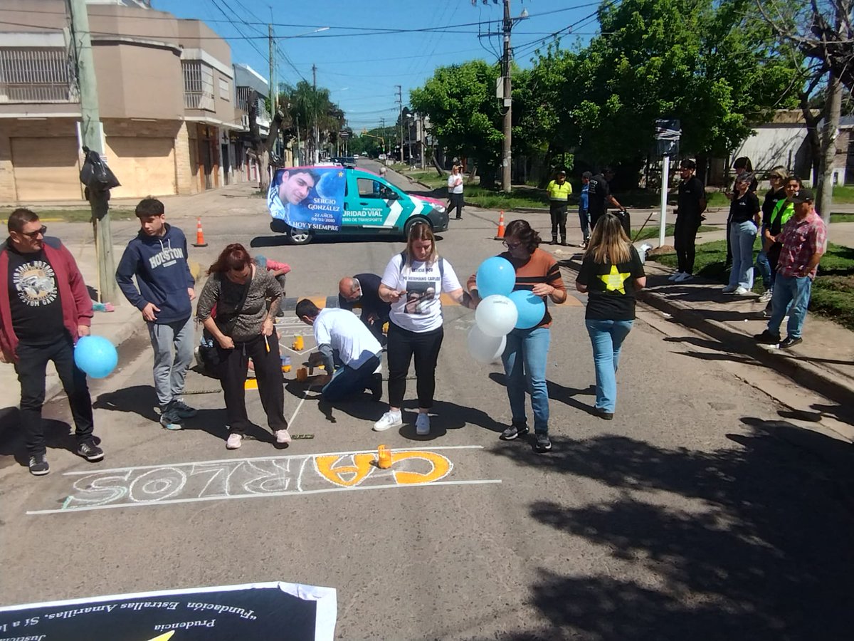 ⭐️❤️ | En Moreno, realizamos un homenaje a Carlos Alberto Scorza, víctima de siniestro vial en 2024, junto a Estrellas Amarillas.

Cada estrella nos recuerda la importancia de seguir construyendo caminos más seguros para todas y todos.