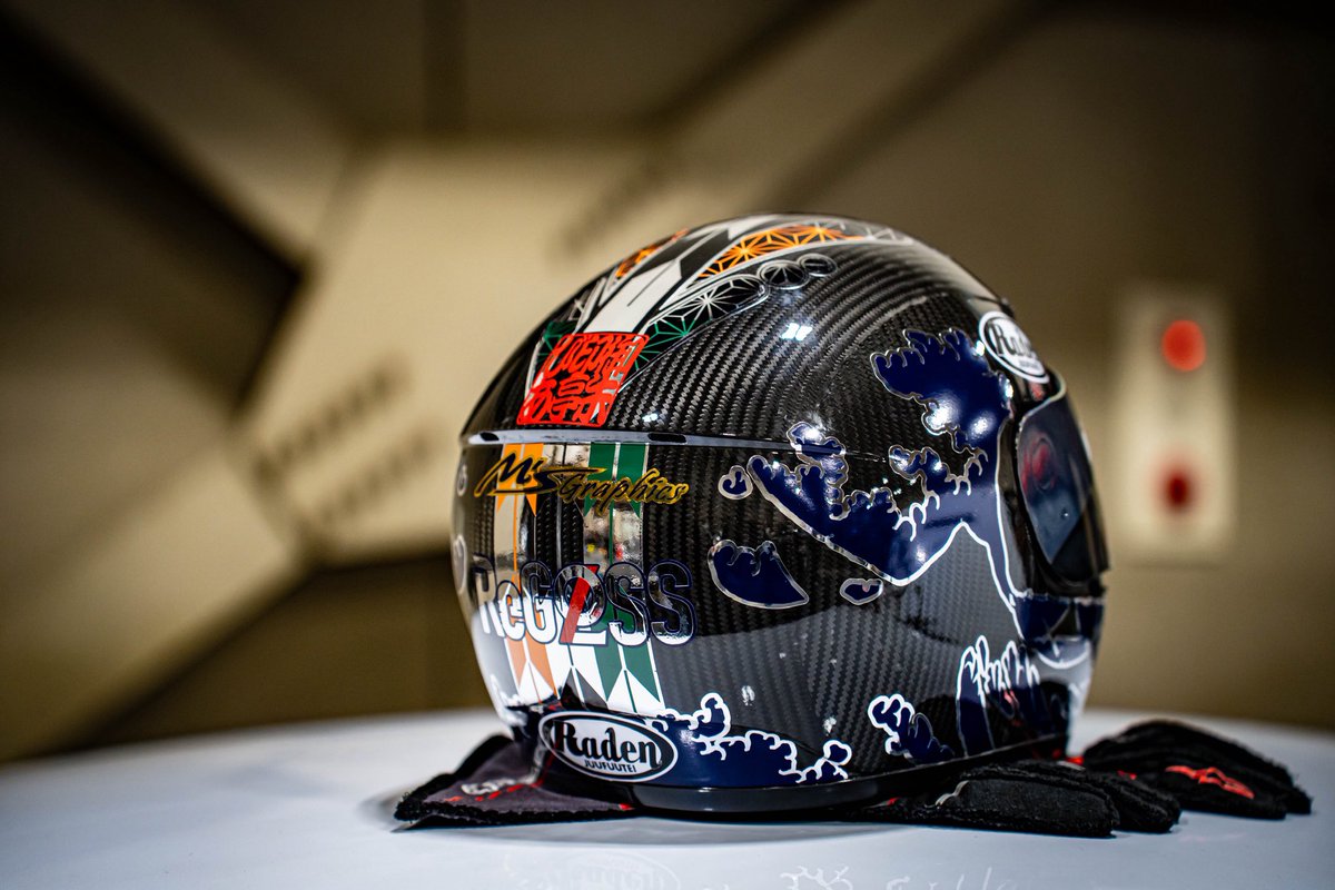 M's Graphics tweet media