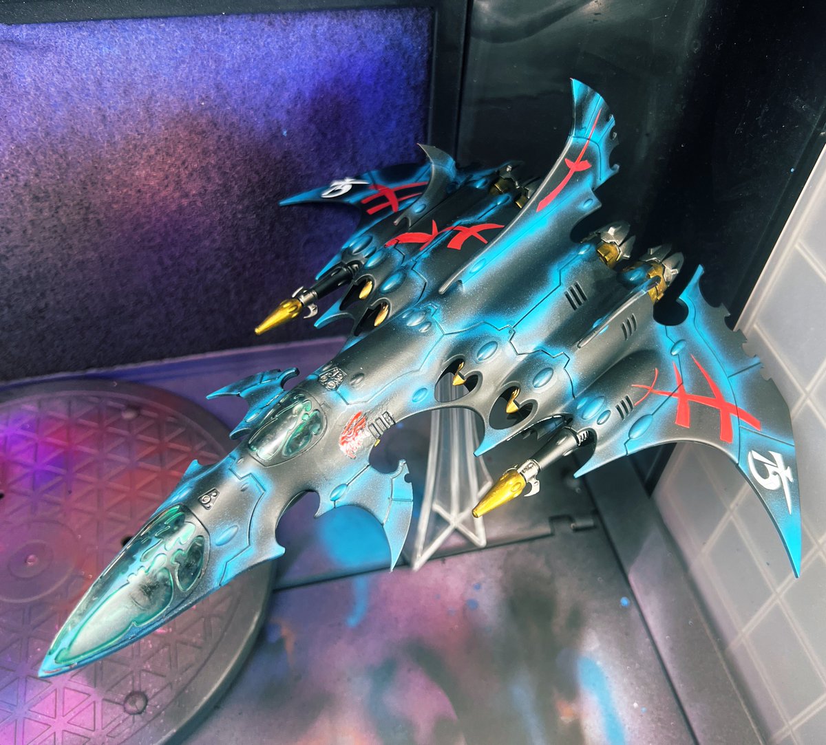 ヴォイドレイヴンこんな感じでええかな〜
メカ系はまだまだ難しい…