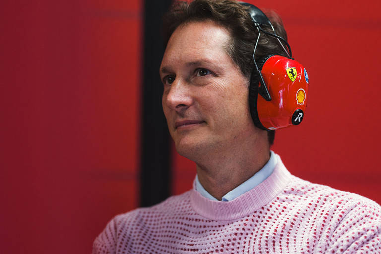 FerrariF1FRA's tweet image. 🔴 John Elkann (Président de Ferrari) : « Le Brésil a été une grande déception. Si l&apos;on regarde le championnat de F1, on peut dire que nous avons les mécaniciens qui remportent le championnat grâce à leurs performances et à tout ce qui a été fait lors des arrêts au stand. Si l&apos;on…