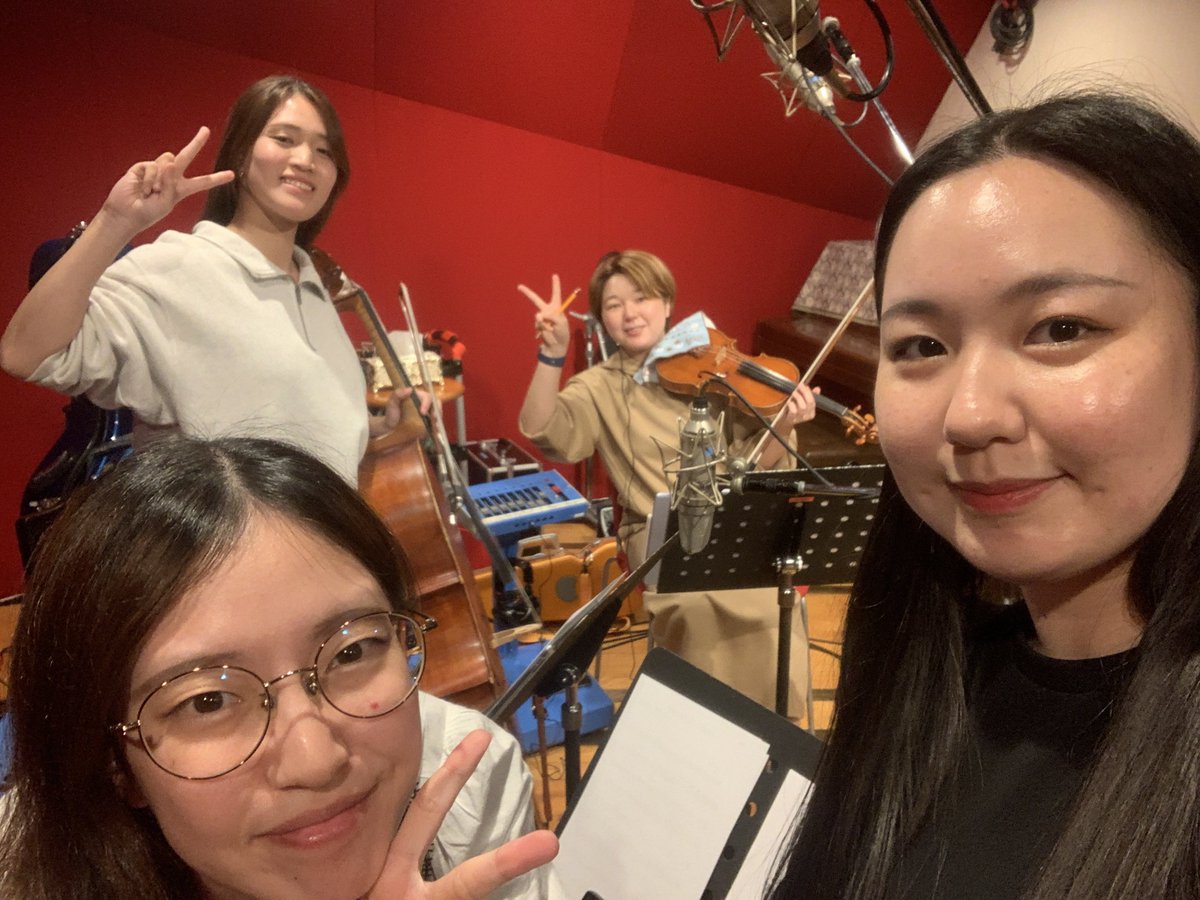 vessel_wow's tweet photo. 本日はメンバーでレコーディングでした！
赤い壁がおしゃれなスタジオ〜！

形になるのが待ち遠しい！
お楽しみに〜✨✨ https://t.co/qKHgkr5kAW