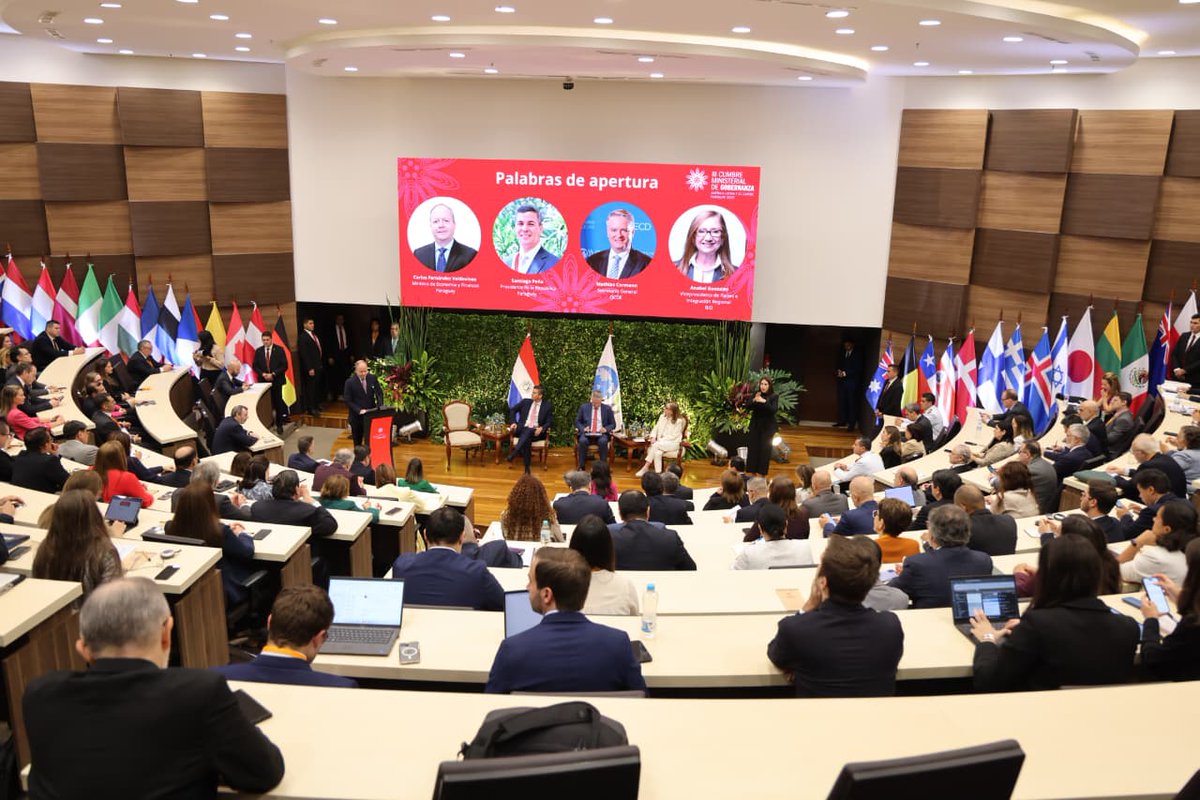 La III Cumbre Ministerial de la <a href="/ocdeenespanol/">OCDE ➡️ Mejores Políticas para una Vida Mejor</a> arranca en nuestro país con las palabras del ministro del #MEF, <a href="/cgfernandezv/">Carlos Fernández V</a>. El presidente <a href="/SantiPenap/">Santiago Peña</a> y otras altas autoridades nacionales e internacionales asisten a este evento.

youtube.com/live/mN5DF8o4w…