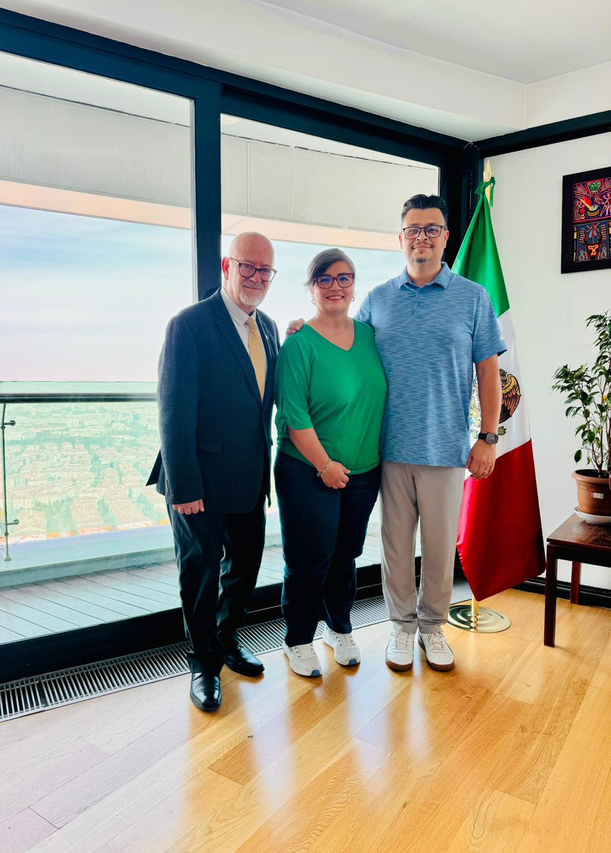 EmbaMexTur's tweet image. ¡Nos encanta conocer las historias de los mexicanos en Türkiye! Hoy vinieron a la Embajada Lorena y Daniel a realizar algunos trámites, y aprovechamos para platicar con ellos sobre su experiencia viviendo y trabajando en Antalya.