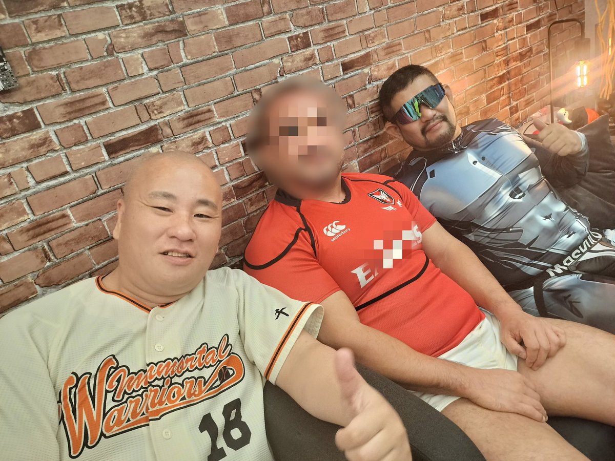 いや〜
もう寒くて寒くて、
何着込もうか、
悩んじゃいますよねー（悦）