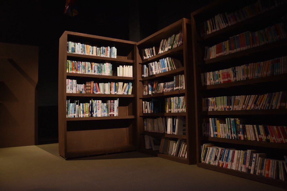 Gekidann_Nemupo's tweet image. 劇団新生プレゼンツ 劇団眠れない夜のポニーテール
四夜目
『司書見習いと白紙の本』

全公演無事終演いたしました📕

ご来場いただいたお客様ならびにお力添えくださった皆様、ありがとうございました！

#劇団眠ポ
#劇団眠ポ_四夜目