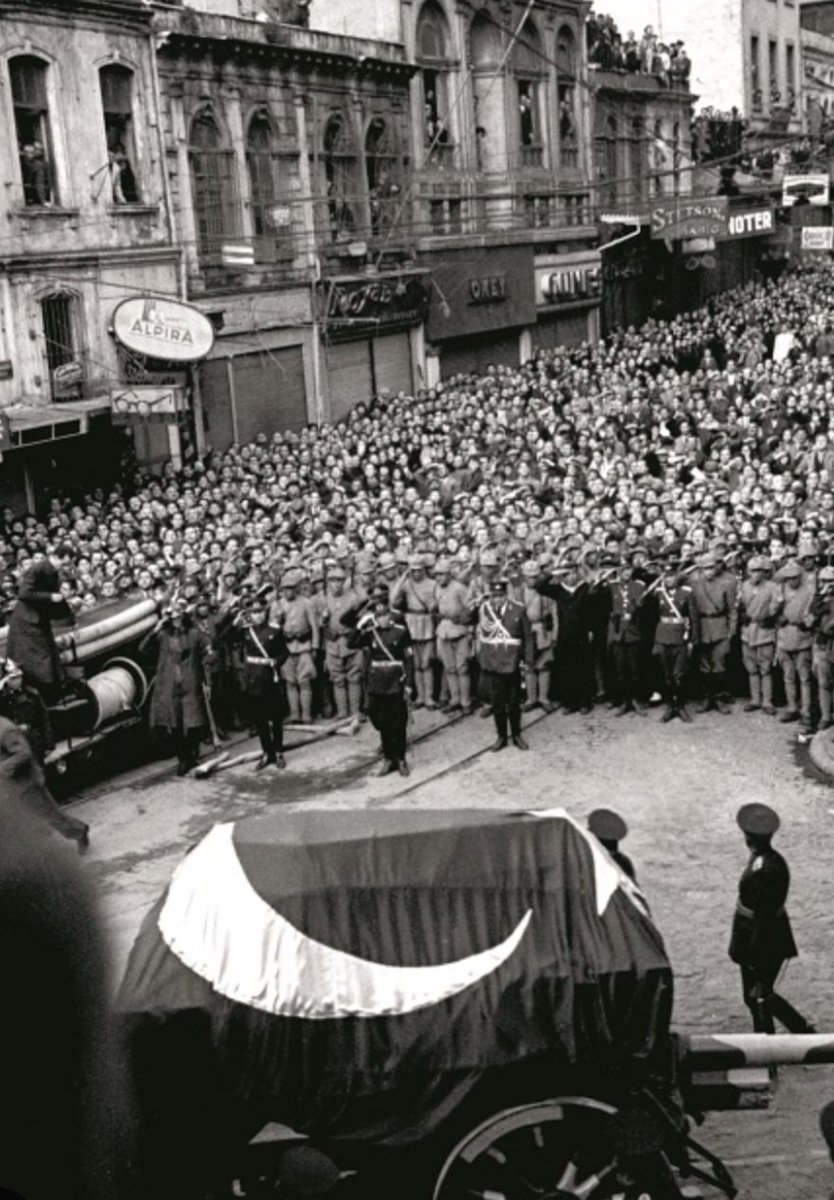 87 yıl geçti. Yolunda yürüyen vatan evlatları o gün orada olmasa da her yıl oradaymış gibi yasını tutuyor ATAM. 
Henüz seni gururlandıramadık. Ne dediysen oldu, biz izledik. Ayıbımız büyük... affet.