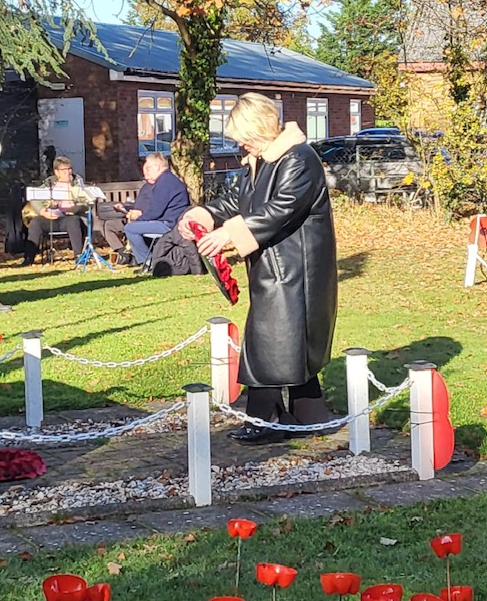 easuffolktories's tweet photo. Councillor Debbie McCallum, ward member for Kesgrave attended the 11am Remembrance Sunday service at Legion Green, Kesgrave yesterday to honour and remember the service and sacrifice of the servicemen and women in the two World Wars and later conflicts. https://t.co/PgVuoD4hQw