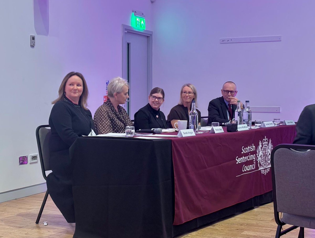 ScotSentencing's tweet photo. Council member Joanne McMillan chairs a discussion with Sarah Angus and Natalie Beal from @scottishprisons, Lynsey Smith from Justice Services, Glasgow, and John Watt from the @ParoleBoardScot. The session considers the challenges in custodial and community options. #SSC10 https://t.co/7fURQOCFRQ