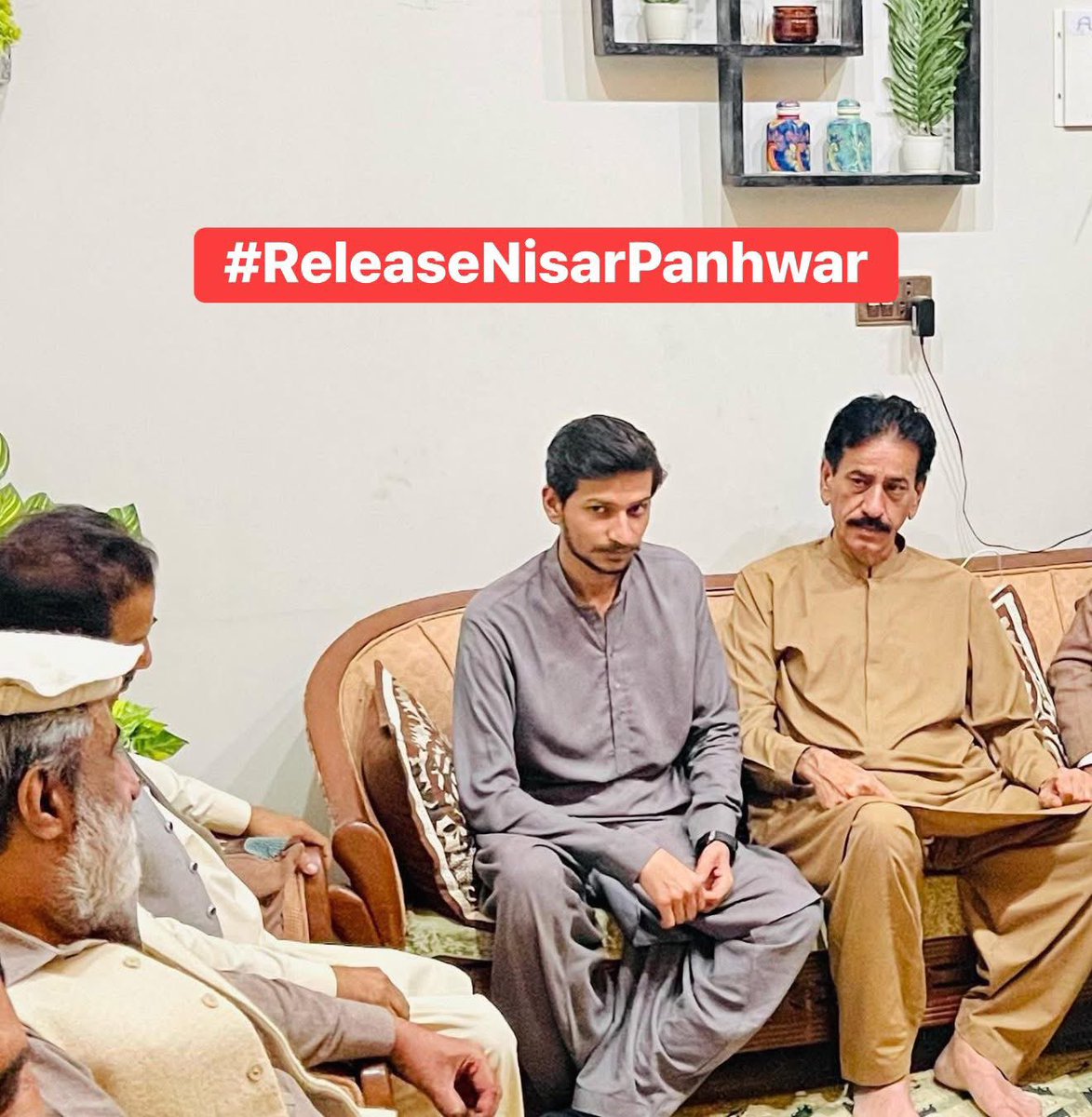 🚨 بغیر الزام قید! نثار پنہور کہاں ہیں؟ 55 دن سے سابق MNA نثار پنہور لاپتہ ہیں۔ ایک ذیابیطس کے مریض کو غیر قانونی حراست میں رکھنا انسانیت اور آئین کی دھجیاں بکھیرنا ہے۔
یہ جبری گمشدگی کا تسلسل بند ہونا چاہیے۔ انہیں اور انور ترین کو فوری طور پر رہا کیا جائے!

#ReleaseNisarPanhwar