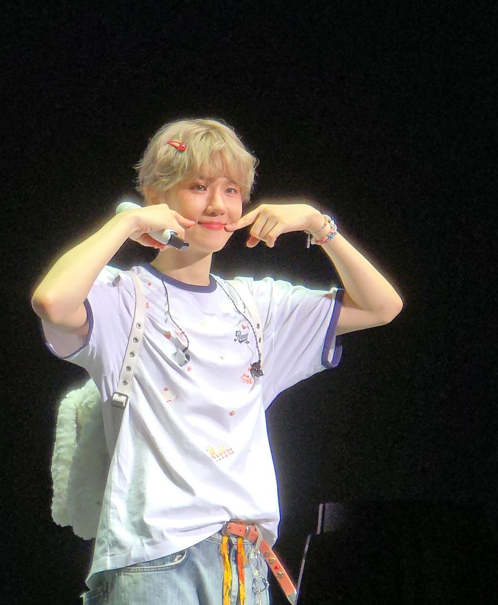 ItsNutellaGirl1's tweet photo. 현이 Thank you for being my little piece of sunshine.💛🌻

I vote for #2025MAMAVOTE #BAEKHYUN https://t.co/sQVCwGNVyV