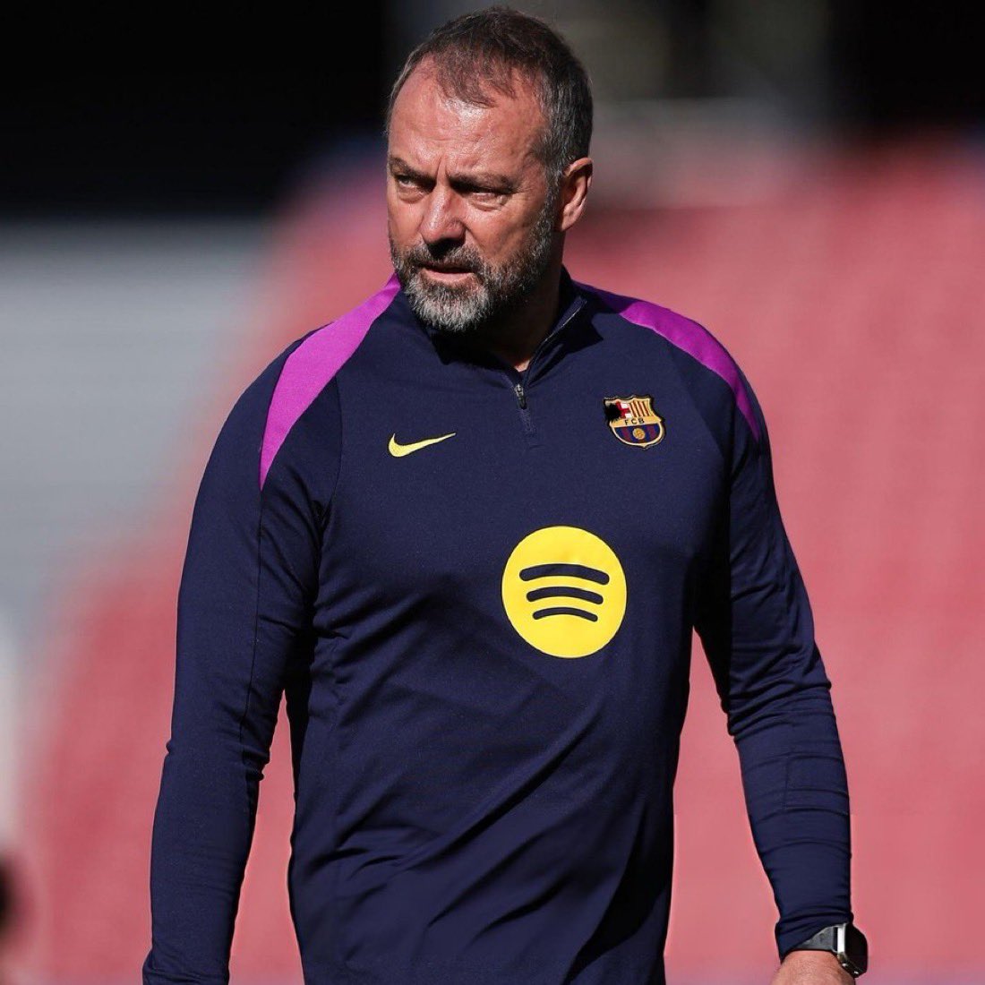 ertugrul_one1's tweet image. من مدريدي:
أمامنا ايام صعبه مع تشابي.

غوارديولا بعد شهر ما راح يكتفي بالفوز، راح يهين 
الونسو علنا، يمزق ما تبقى من صورته، ويثبت ان الاستاذ لا يقارن بتلميذه.

وفي السوبر، فليك راح يطوي الصفحه الاخيره من مسيرة الونسو، يختم على اقالته بختم العار، وينهي قصة المجد المزيف الى الابد