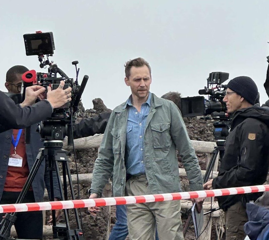 Best of Tom Hiddleston tweet media