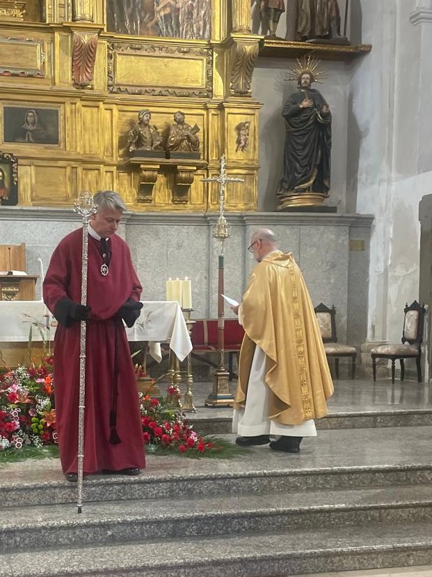 Ayer acompañamos a nuestros hermanos de <a href="/Desenclavo_/">Cofradía Santo Cristo del Desenclavo</a> , que celebraron su festividad y felicitamos a D. Javier Argüello y a toda su junta de Seises que durante el transcurso de la misma, renovaron sus cargos al frente de la penitencial.

¡Que sea enhorabuena!

#SomosNazarenos