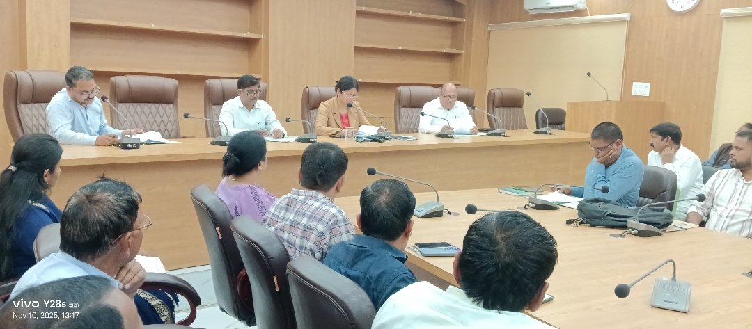 आज सामाज कल्याण विभाग व विद्यालयों के प्राचार्यों के साथ छात्रवृत्ति योजना संबंधी बैठक की गई। जिसमें शासन द्वारा निर्धारित समय सारणी के अनुसार (25 Nov. तक मास्टर डाटा तैयार करने,05 Dec तक सत्यापन तथा 20 दिसंबर 2025 तक विद्यार्थियों से आवेदन कराने)कार्यवाही कराये जाने हेतु,संबंधित