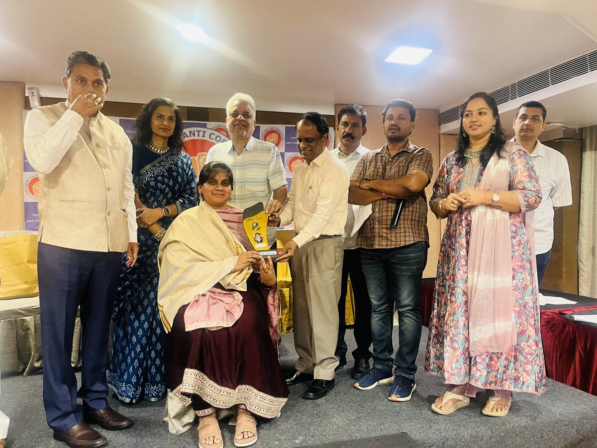 This makes me even more responsible &amp; accountable😊

Felicitated for exceptional contribution towards societal progress.

Thank you team YAC &amp; Mundadugu🤗🙏🏻

#Adilabad #Nirrnay #Telangana