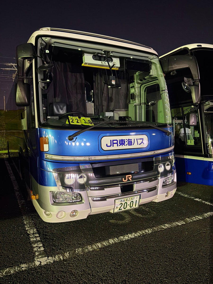 JRtokai_bus's tweet image. 帰ろうとしたら、、、
いらっしゃるじゃないですか！！
そりゃ、ご挨拶に行かねばなるまい🎵

ほうほう、22:30に出立されるということは。。。

#JR東海バス #レトロバス #ラッピングバス #ドリーム #名古屋駅 #安全運転