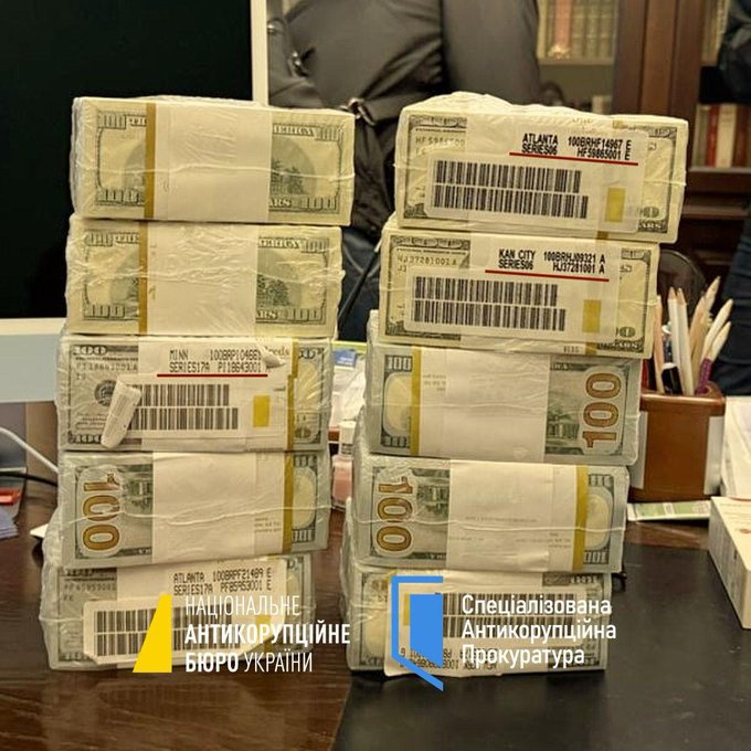 First image shows stacks of US dollar bills bundled with Federal Reserve bands labeled with serial numbers like ANTA00096058 and KAN CITY000417A on a desk in an office with bookshelves and a computer monitor in the background, alongside NABU and Anti-Corruption Prosecutorate logos. Second image depicts a blue backpack open on a wooden floor with mirrors reflecting it, containing bundles of Ukrainian hryvnia banknotes, and NABU and Anti-Corruption Prosecutorate logos visible. Third image displays a luxurious bathroom interior with gold-colored walls patterned with ornate designs, two gold toilets, sinks with gold faucets, a chandelier, and decorative elements like a rug and tissue holder. Fourth image portrays a middle-aged man with a beard wearing a blue suit and white shirt, seated at a formal event with other men in suits, flowers on the table, and a number 20 visible.