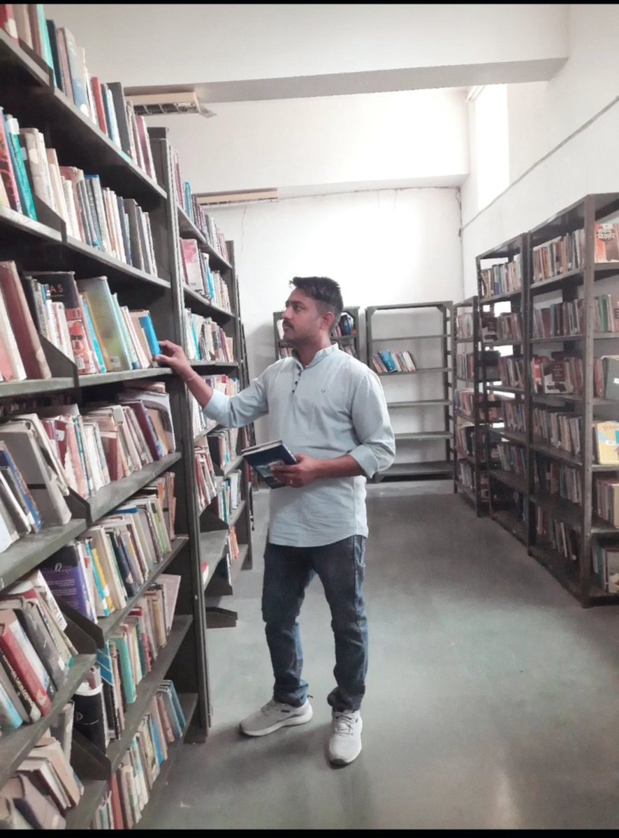 GovindManwar2's tweet photo. लंबे संघर्ष, अथक मेहनत और अनगिनत प्रयासों के बाद आज राजस्थानी भाषा से असिस्टेंट प्रोफेसर बनकर एक नई ऊँचाई हासिल की है। उतार-चढ़ाव, मेहनत, उम्मीदें और अब सफलता का शिखर।
बहुत बहुत बधाई हो सर रावल जी पंवार दसानिया 
#Assistant_professor 
#Rajasthani_bhasha
@rawal_panwar https://t.co/y3l9bj5Pqv
