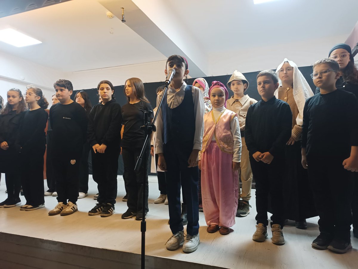 🇹🇷  Kaymakamımız Sn.Talha BATTAL, Bel. Başkanı Sn.Ali ORAL, Cum. Savcısı Sn. Seçil YARGICI BATTAL ,ilçe protokolü ve halkımızın katılımıyla Gazi Mustafa  Kemal Atatürk'ün vefatının 87. Yıl dönümünde çelenk sunma törenine ve Göynük Ortaokulu'nda düzenlenen anma programına katıldı.