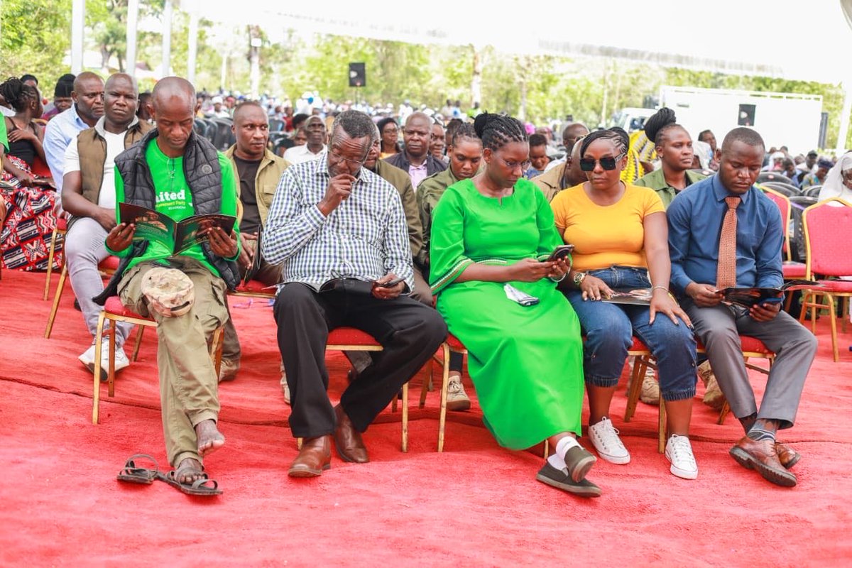 Stephenstephano's tweet image. Today @dkmaraga   attended the funeral of the late Mama Damar Auma Ougo in Homabay. As we  mourn and comfort, we celebrated a life well live and extended our Condolences to the Family. 
#Ukatiba #Restore #Rebuild #Restore