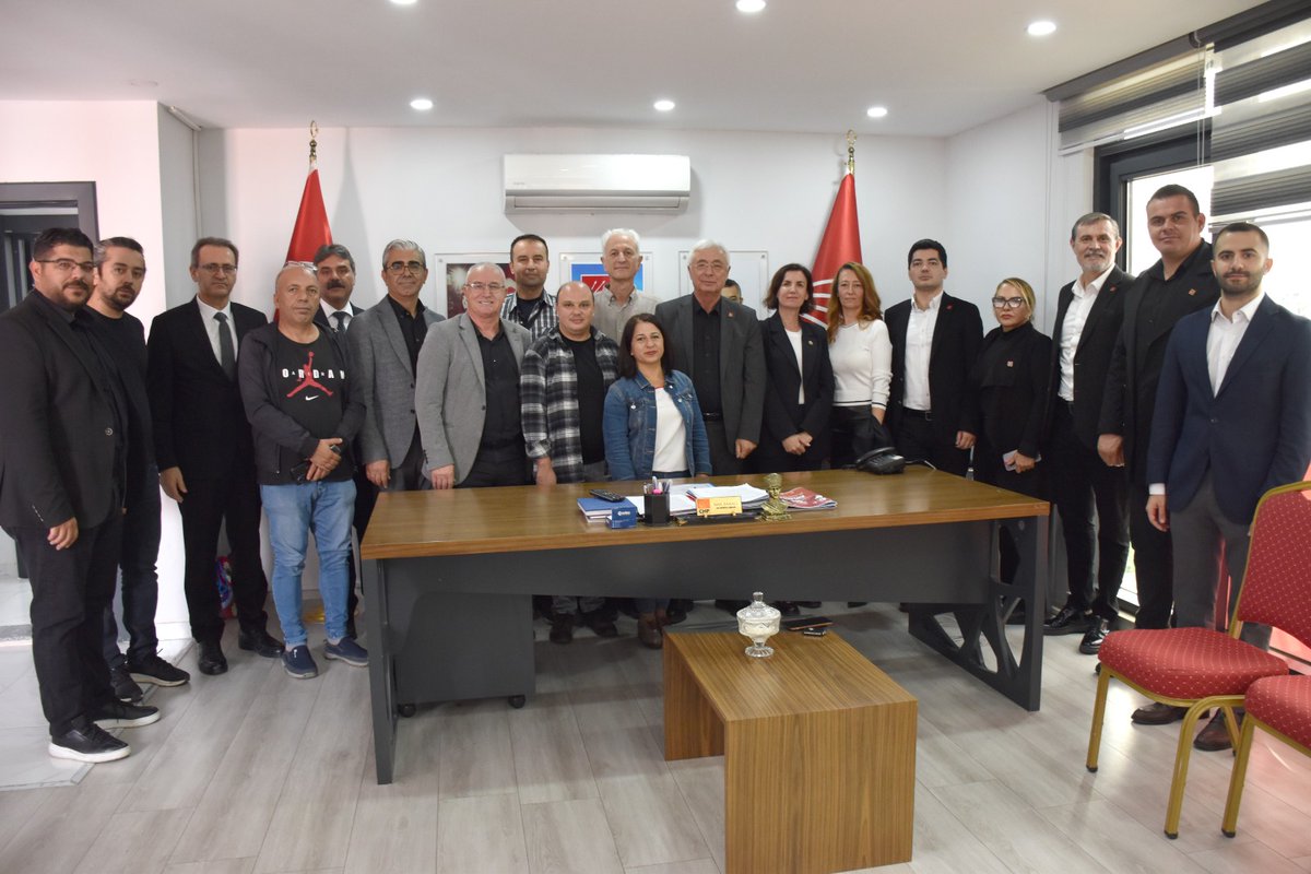 KESK Antalya Şubeler Platform olarak yeni seçilen CHP Antalya İl Yönetim Kurulu'nu ziyaret ettik, yeni görevlerinde başarı dileklerimizi ilettik.