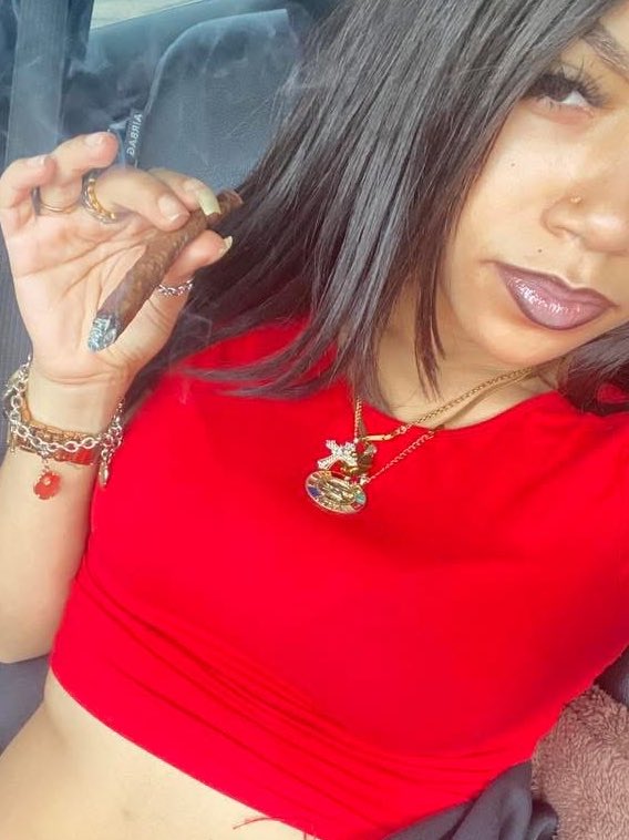 i bet i can roll better than all yall 
#prettygirls