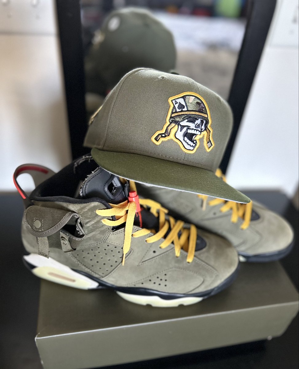 Cmd_Guap1's tweet image. Celebrating the 250th birthday of our United States Marine Corps with this FOTD designed by a Marine Vet and an amazing hat collector @edthehead64 

#PINdejos @PINdejos1